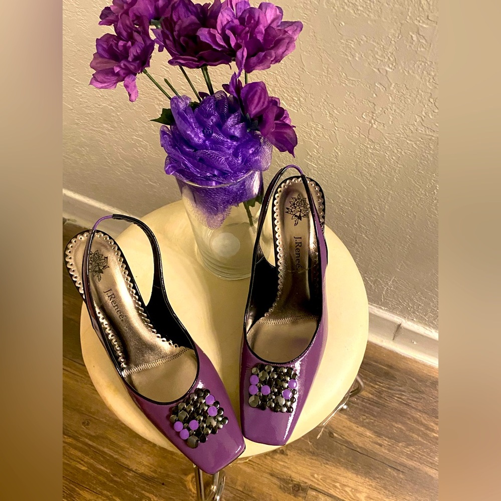 Ladies purple with poppy floral decor